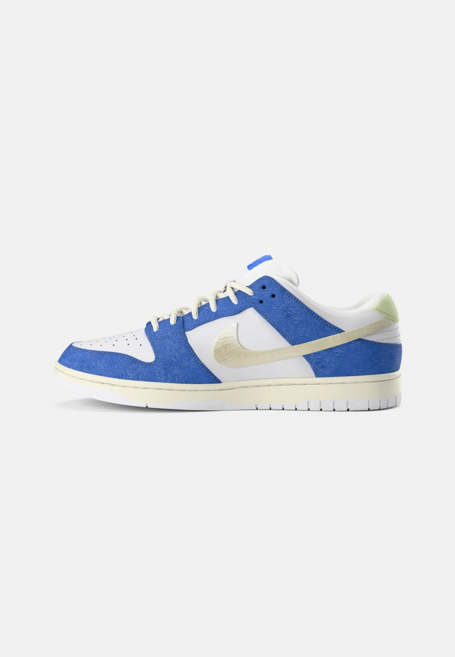 Dunk Low SB x Fly Streetwear Pro